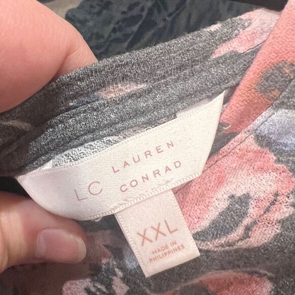 Lauren Conrad- Floral Top w/ Tie Back and Lace Detail on Bottom- Size XXL - Picture 2 of 3